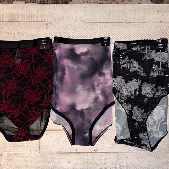 3-PACK NWT Women's Torrid Panties-3-Hipsters, 5X (28) - Picture 1 of 12